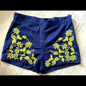 Alya shorts- size L